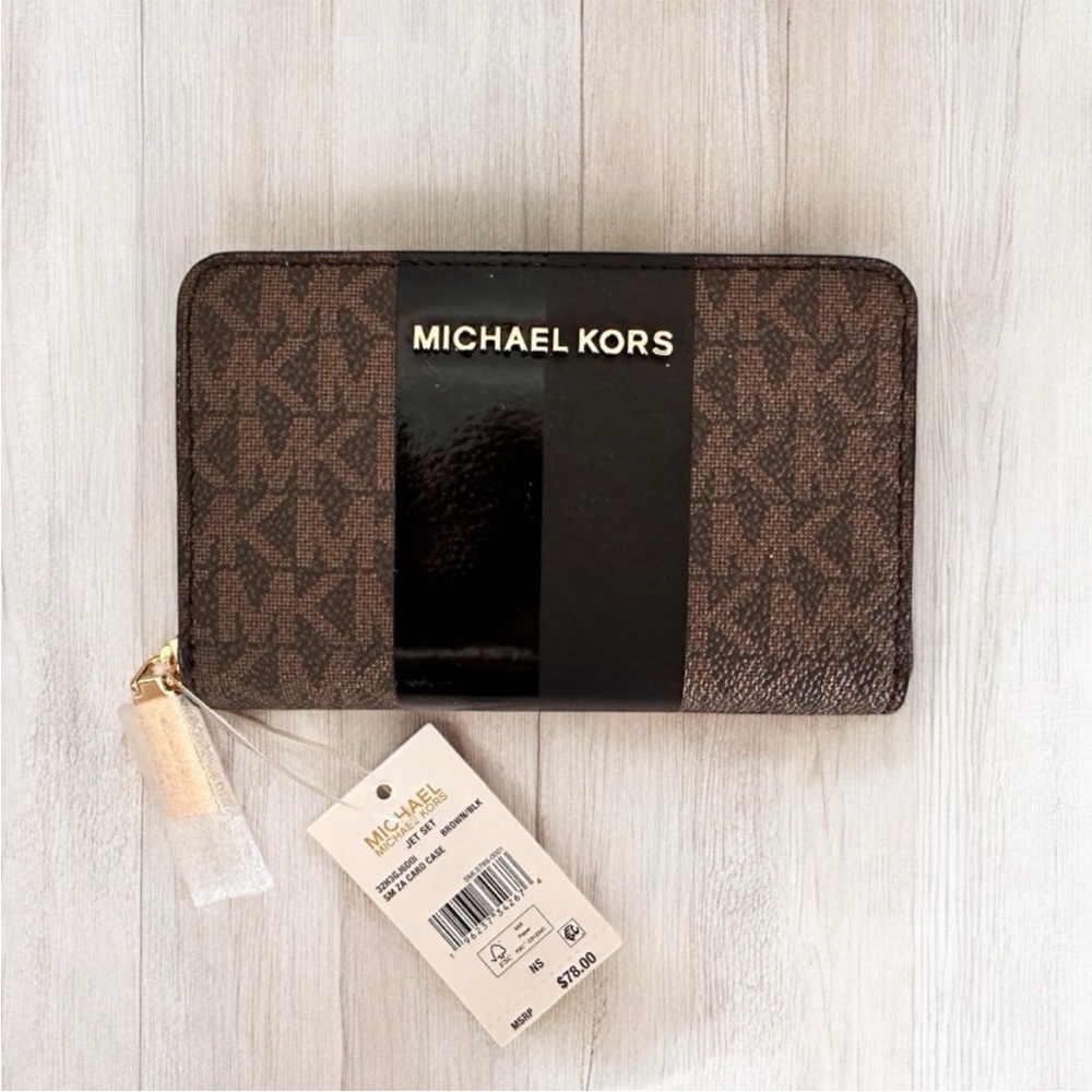 Michael Kors Logo Jet Set Small Zip Around Card Case